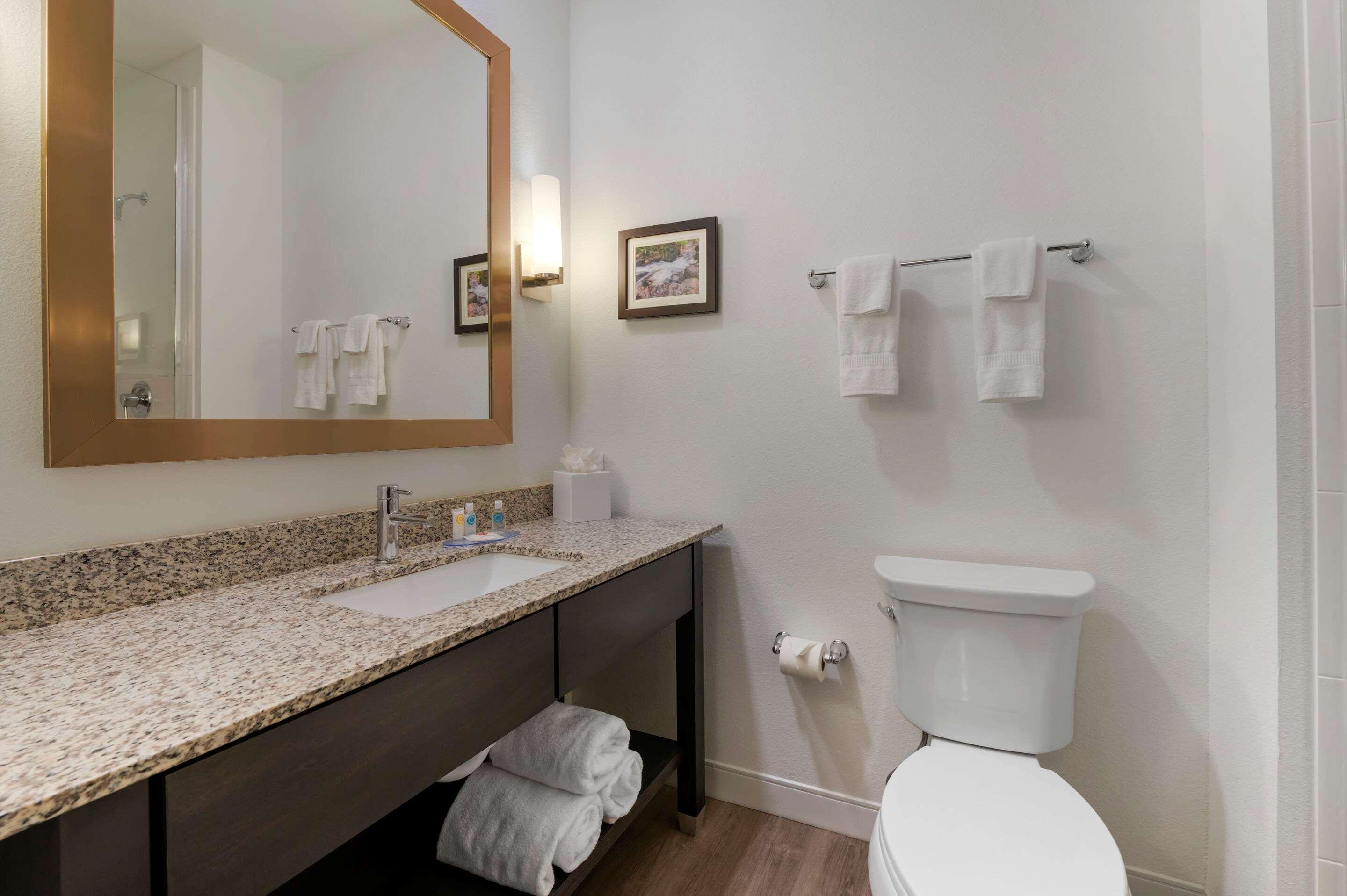 Comfort Suites Cincinnati University - Downtown Buitenkant foto