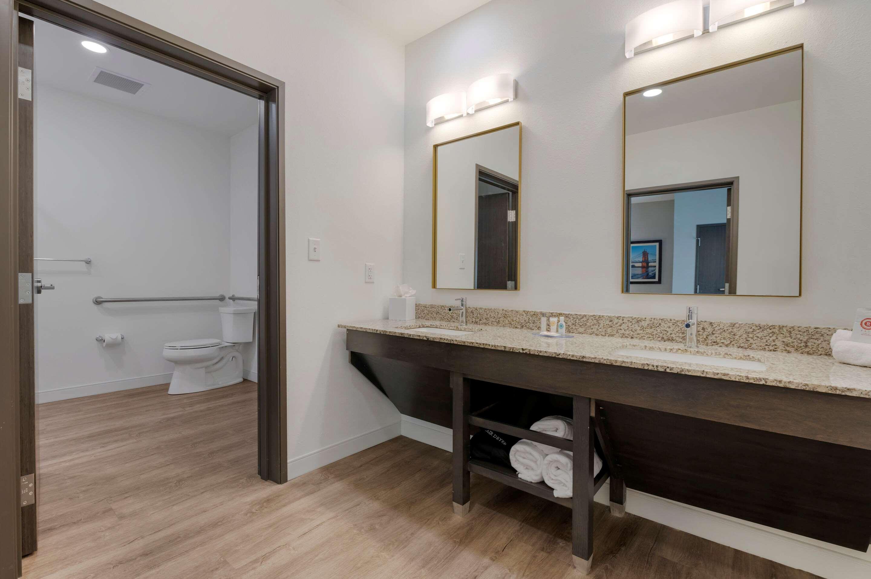 Comfort Suites Cincinnati University - Downtown Buitenkant foto