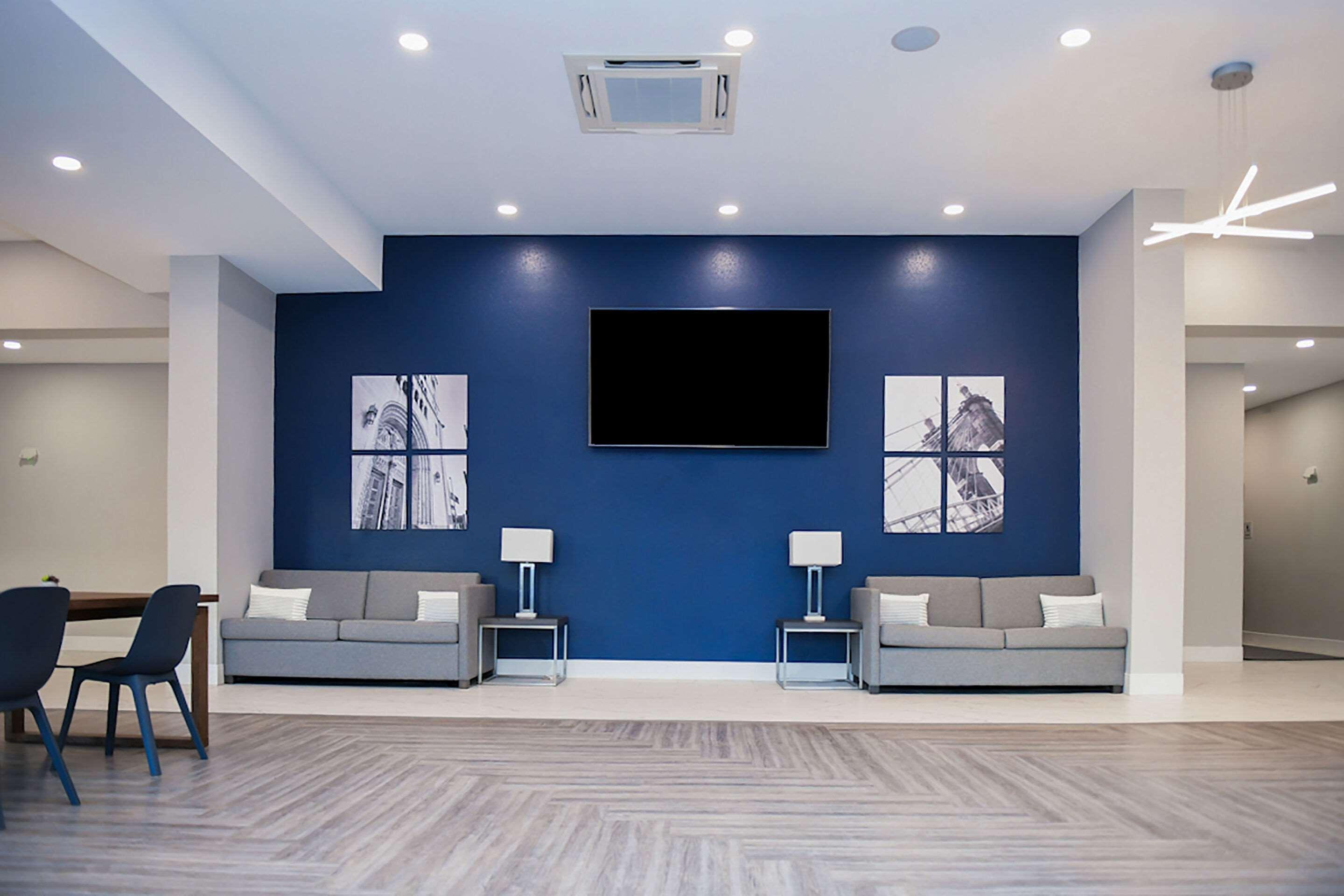 Comfort Suites Cincinnati University - Downtown Buitenkant foto
