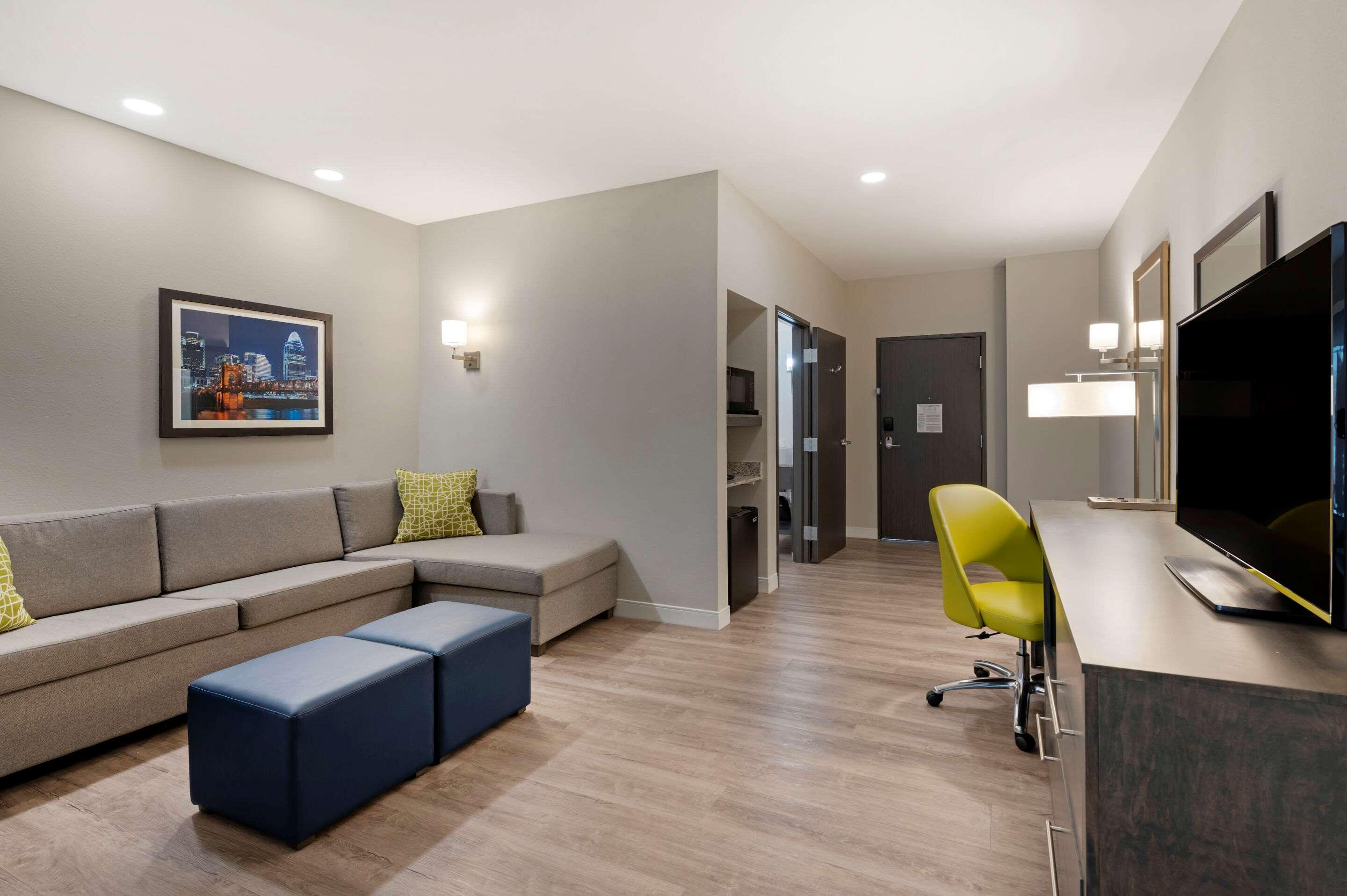 Comfort Suites Cincinnati University - Downtown Buitenkant foto